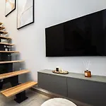 아파트 Nest Loft-2 Min From Toptani -fast Wifi 티라나