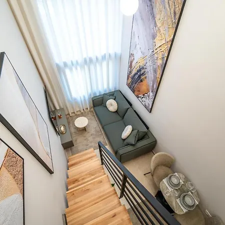 아파트 Nest Loft-2 Min From Toptani -fast Wifi