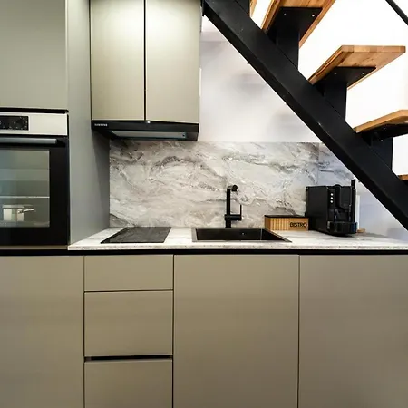 Apartment Nest Loft-2 Min From Toptani -fast Wifi *