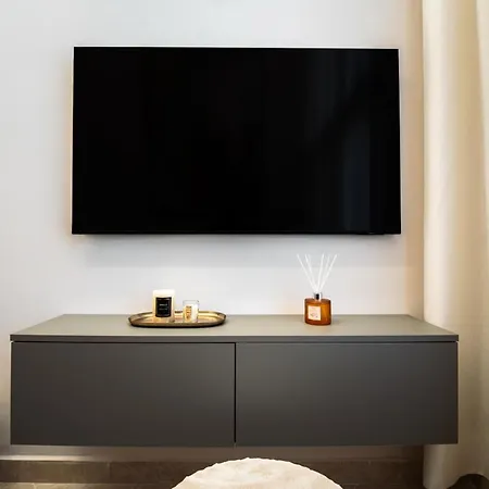 아파트 Nest Loft-2 Min From Toptani -fast Wifi