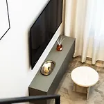 Nest Loft-2 Min From Toptani -fast Wifi * 地拉那
