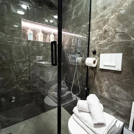 Nest Loft-2 Min From Toptani -fast Wifi * Tirana