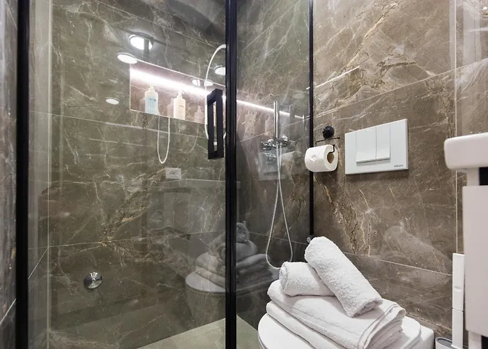 Nest Loft-2 Min From Toptani -fast Wifi Appartamento