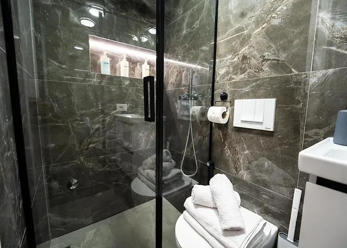 Nest Loft-2 Min From Toptani -fast Wifi * Tirana