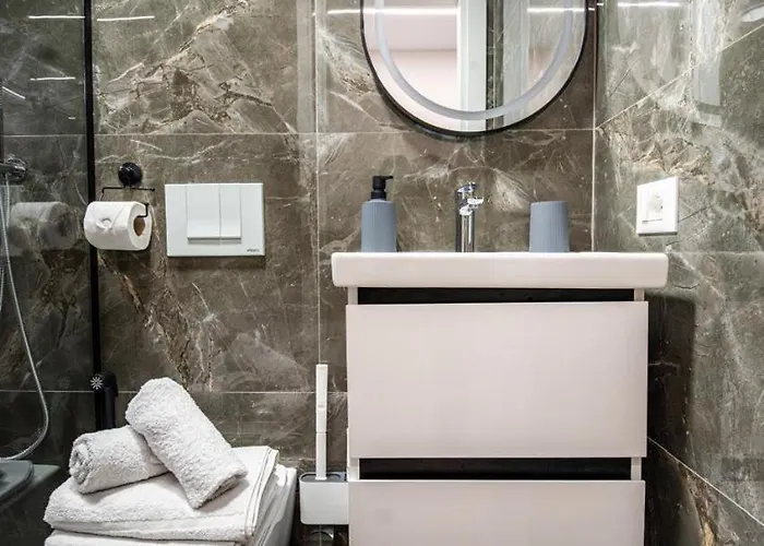 Nest Loft-2 Min From Toptani -fast Wifi Appartamento