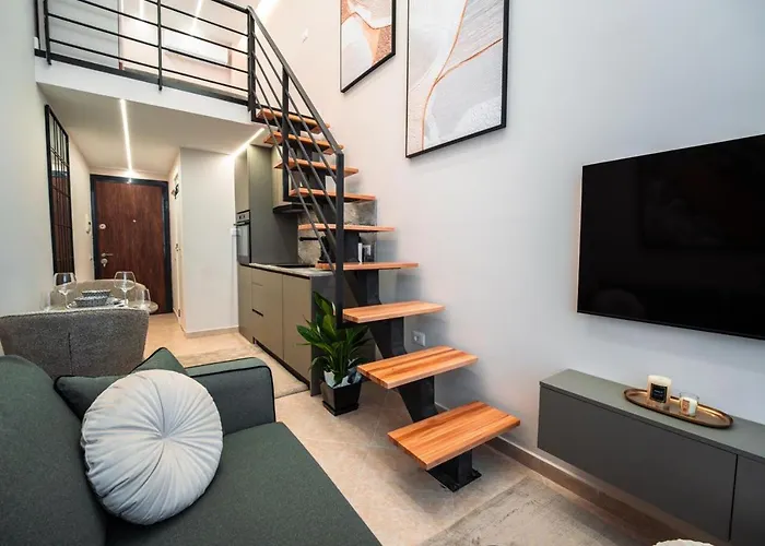 Appartamento Nest Loft-2 Min From Toptani -fast Wifi Tirana