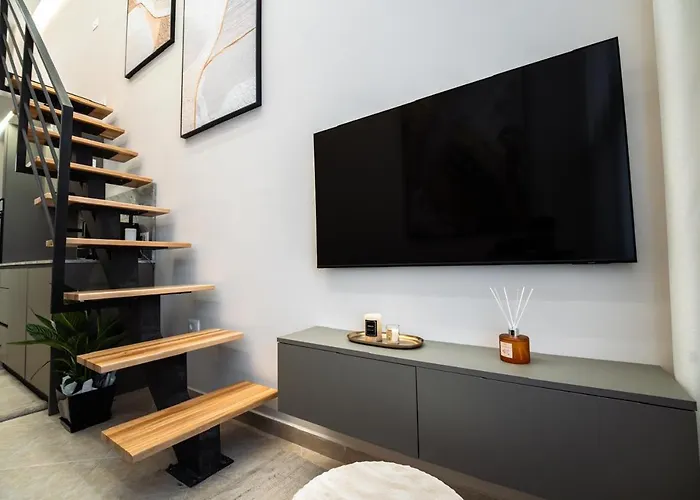 Appartamento Nest Loft-2 Min From Toptani -fast Wifi Tirana