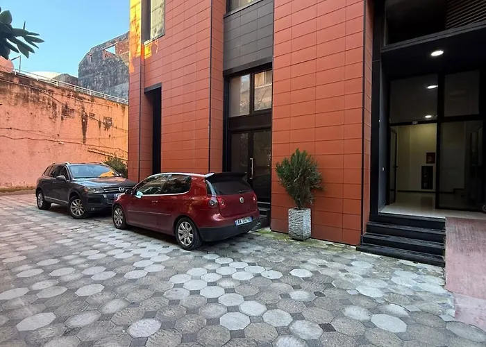 Nest Loft-2 Min From Toptani -fast Wifi * Tirana